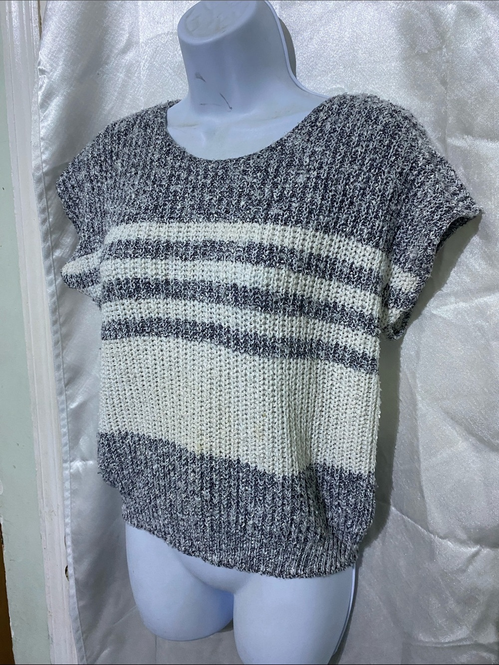 VTG 90’s Adele Knitwear Striped Short-Sleeve Knit Sweater in Gray and Cream